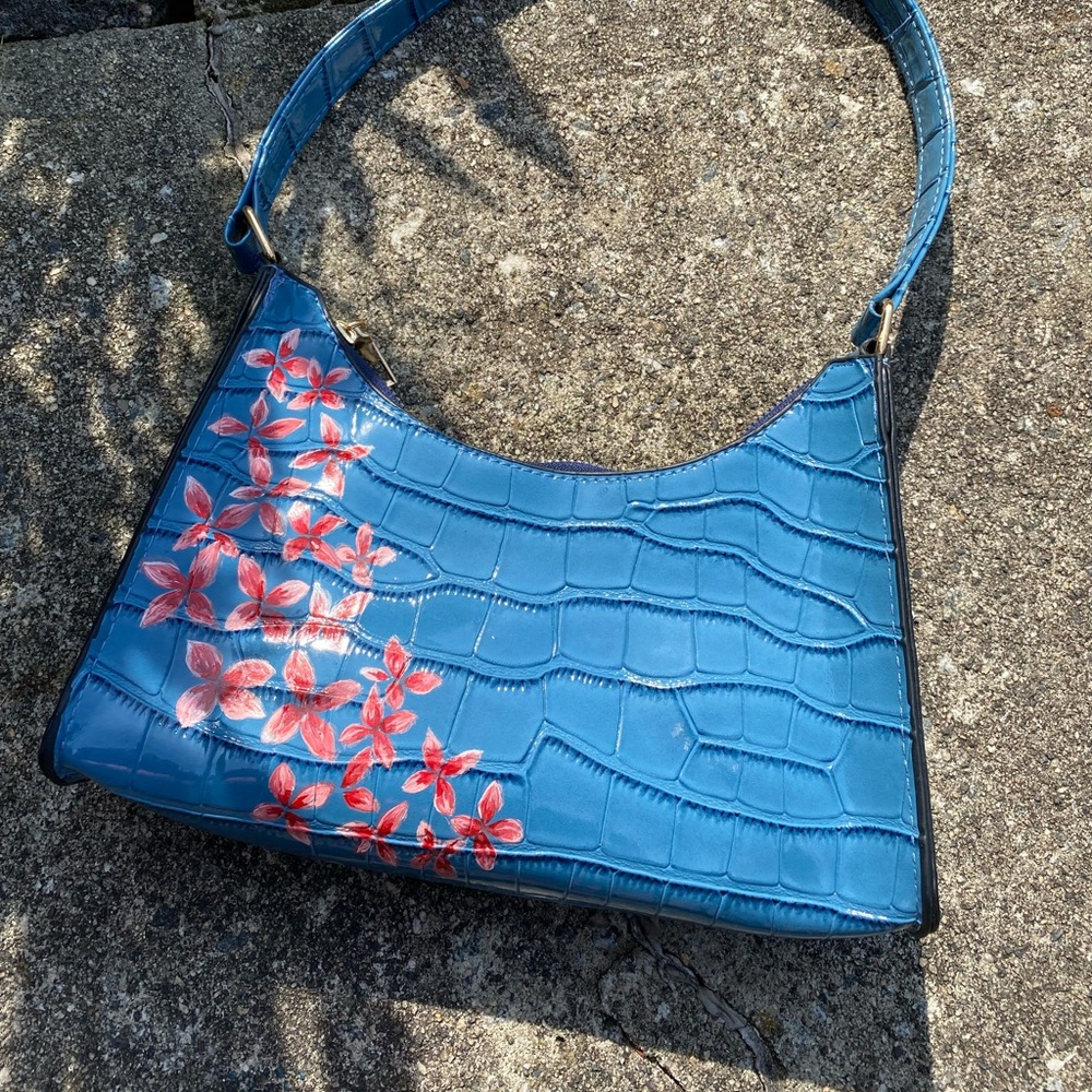 Hand-Painted OOAK Croc Embossed shoulder bag - Picture 3 of 5